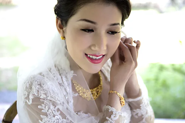 Chọn mua nhẫn cưới và trang sức cưới