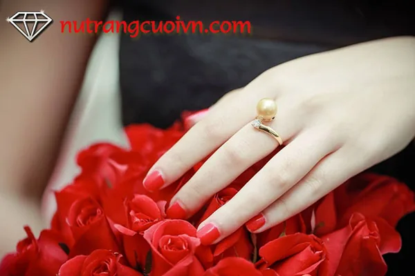 Nhẫn đính hôn ngọc trai