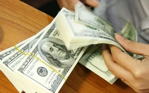 Giá vàng và USD tiếp tục đi xuống